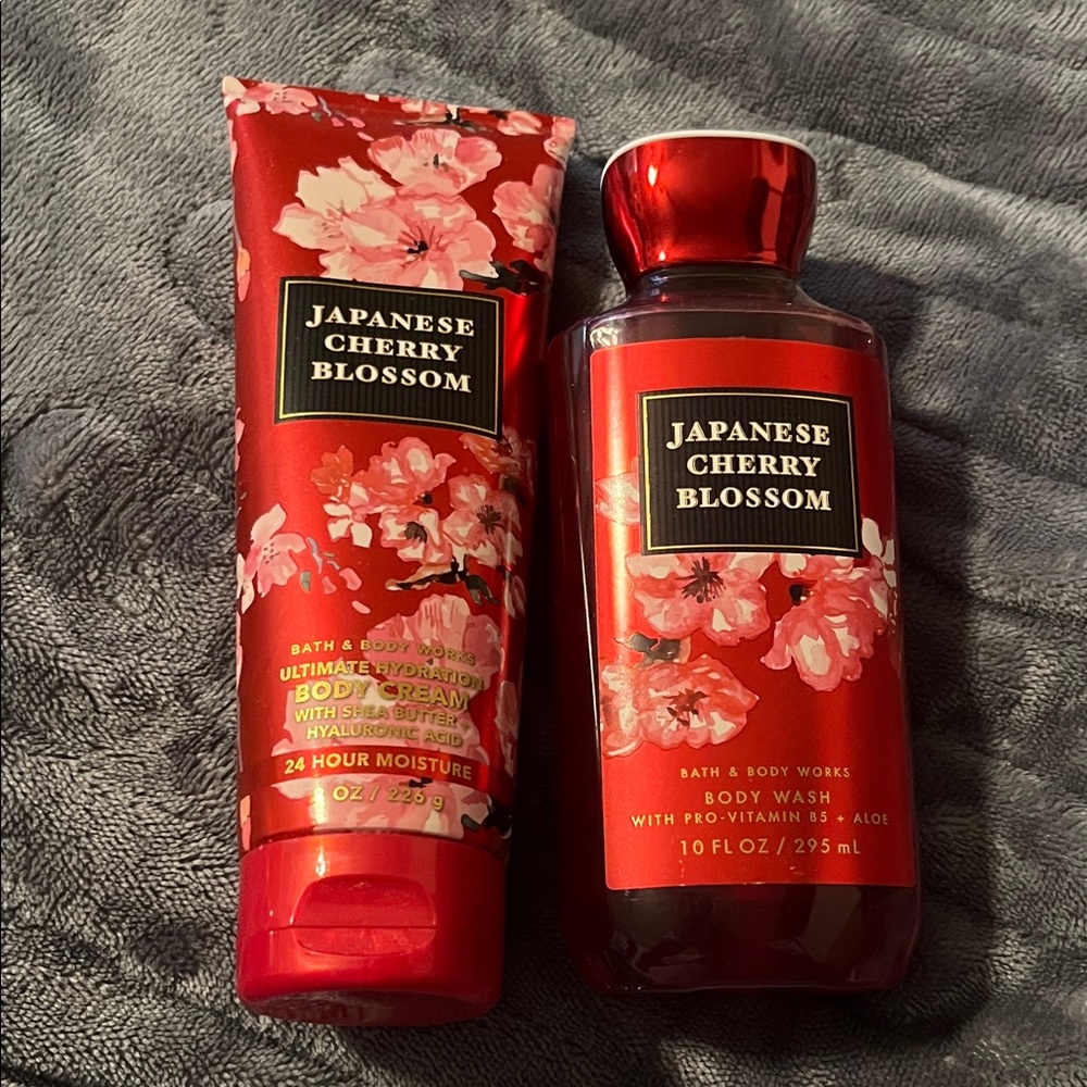 Bath & Body Works Japanese Cherry Blossom Body Wash - Red